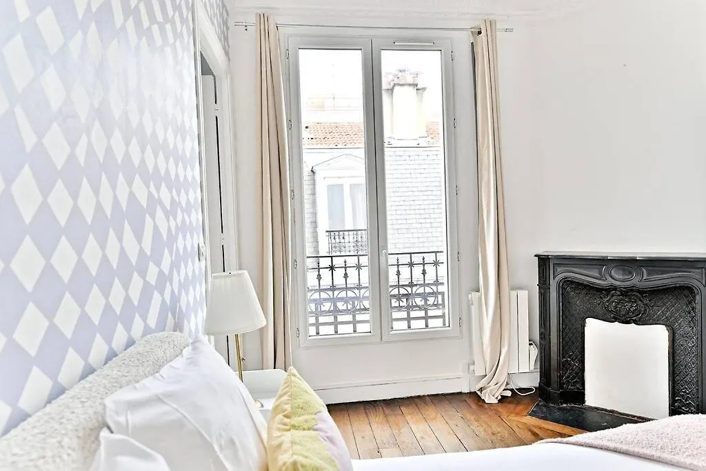 Appartement Charmant Et Colore Montparnasse - II Paris Apartment